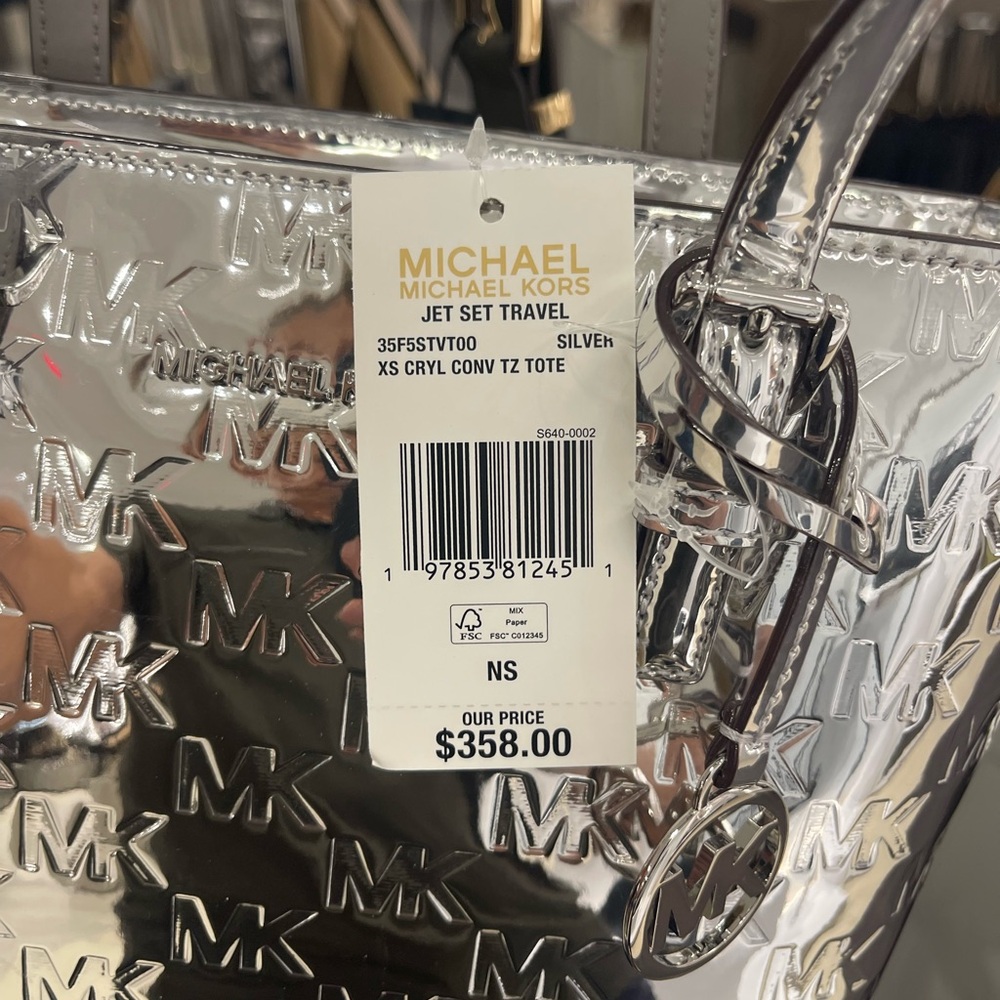 MICHAEL KORS Jet Set Extra-Sm Patent Logo Debossed Convertible Tote Cross
Silver - Picture 9 of 16